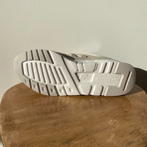 New Balance Women's 997H V1 Sneaker Timberwolf/White - Picture 3 of 7